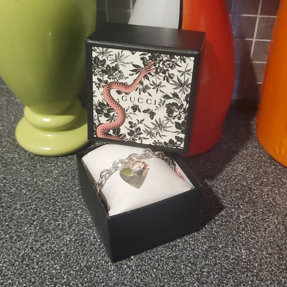 Gucci Heart Bracelet - Picture 7 of 12